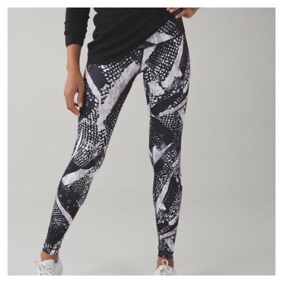 lululemon athletica Pants - Lululemon high rise Wunder Under leggings